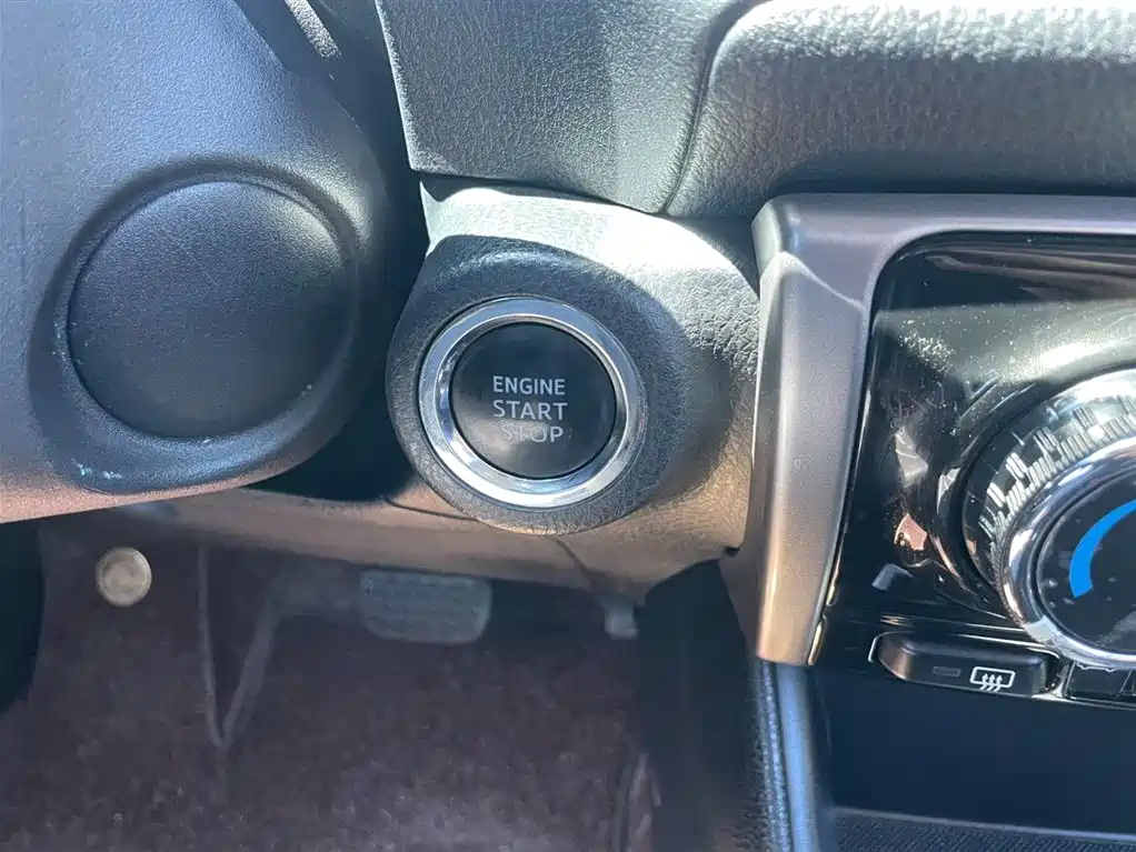 Toyota Yaris L 2022 — фото 11