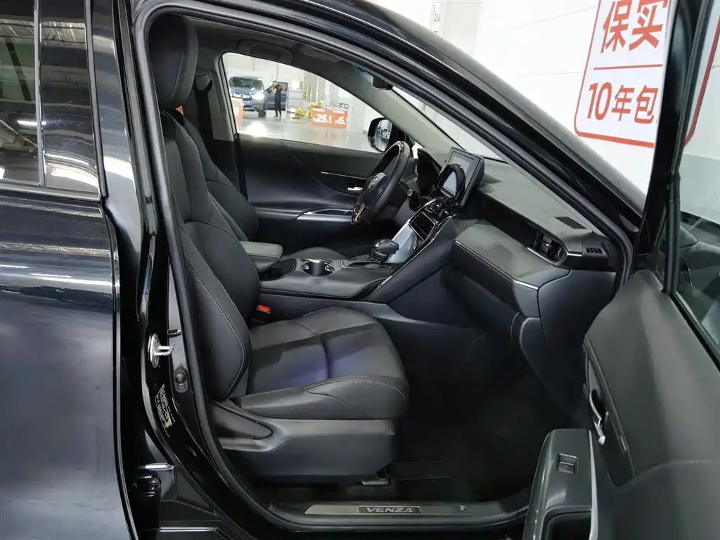 Toyota Venza 2022 — фото 23