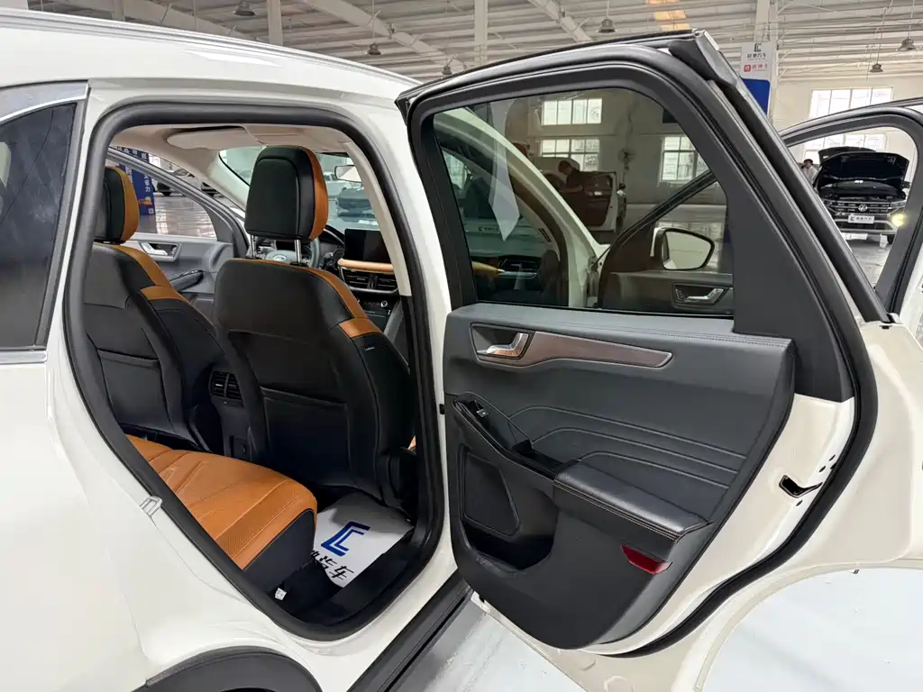 Ford Escape 2023 — фото 11