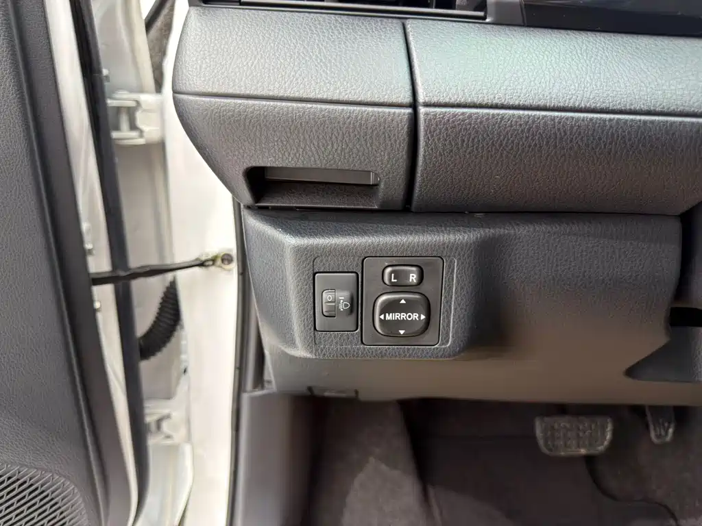 Toyota Yaris L 2022 — фото 8