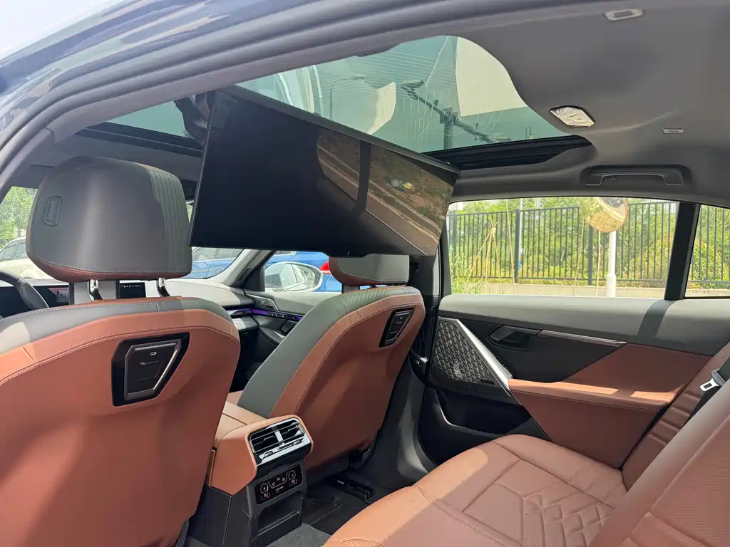 BMW i5 — фото 18