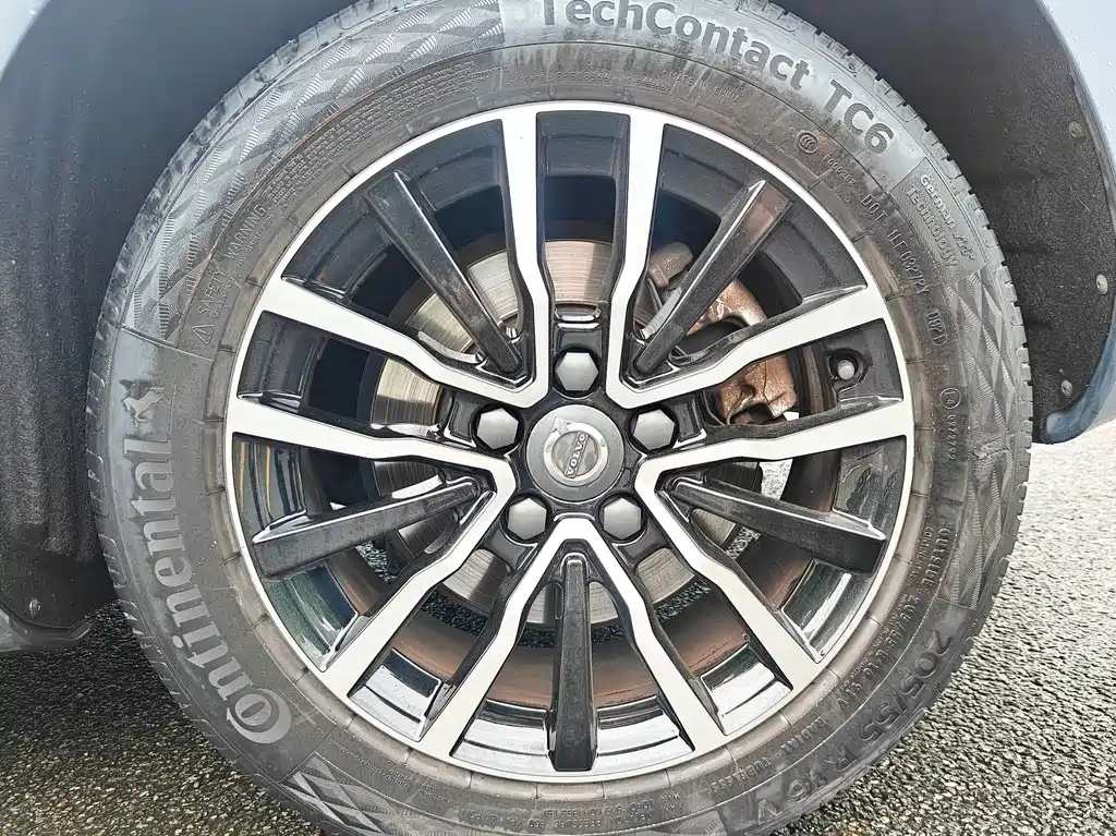 Volvo V40 2017 — фото 11