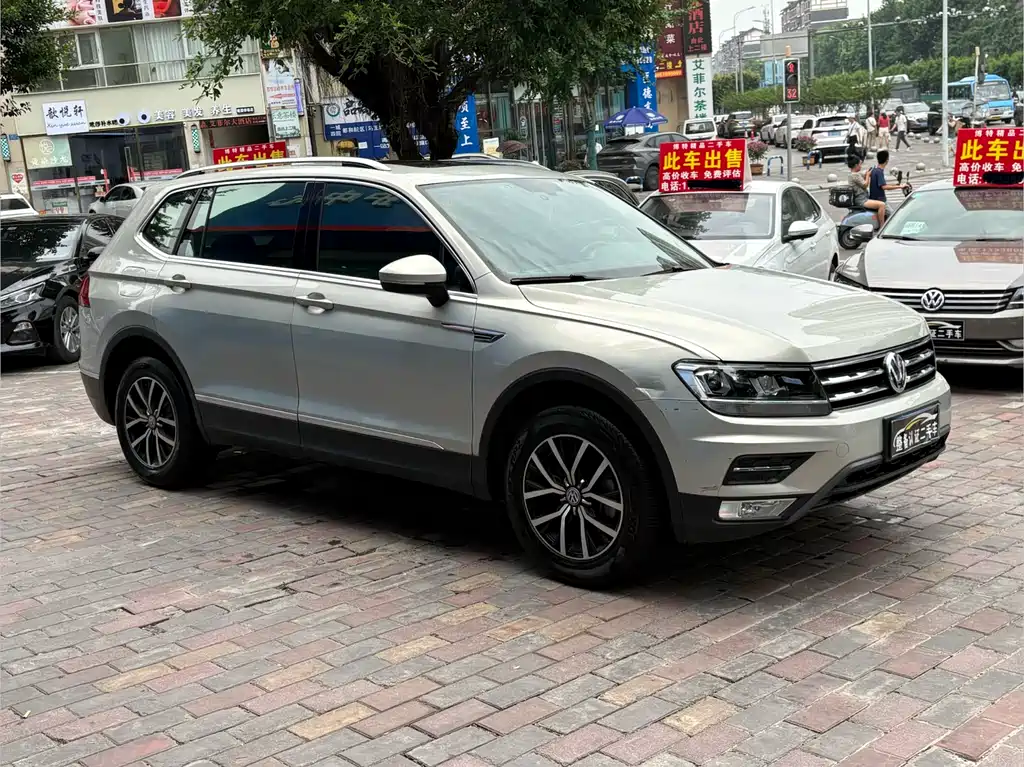 Volkswagen Tiguan L 2017 — фото 3