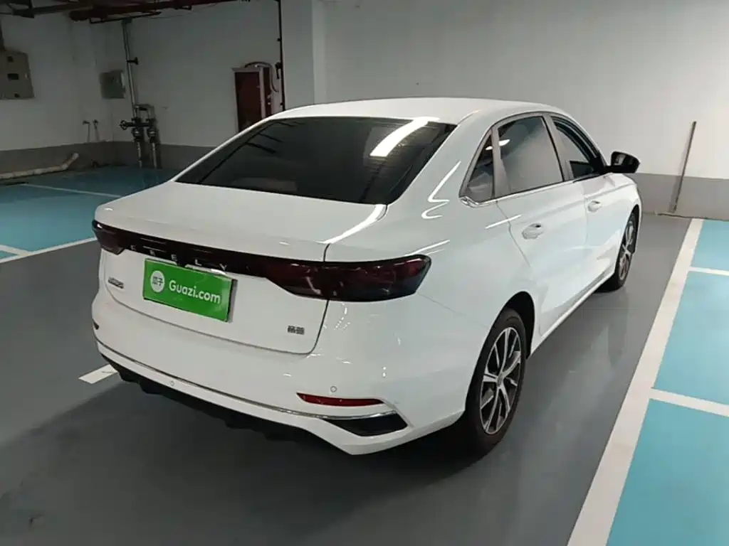 Geely Emgrand 2022