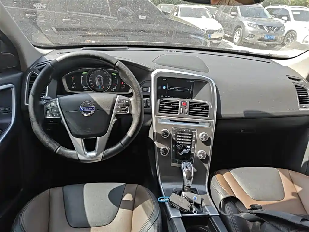 Volvo XC60 2015 — фото 14