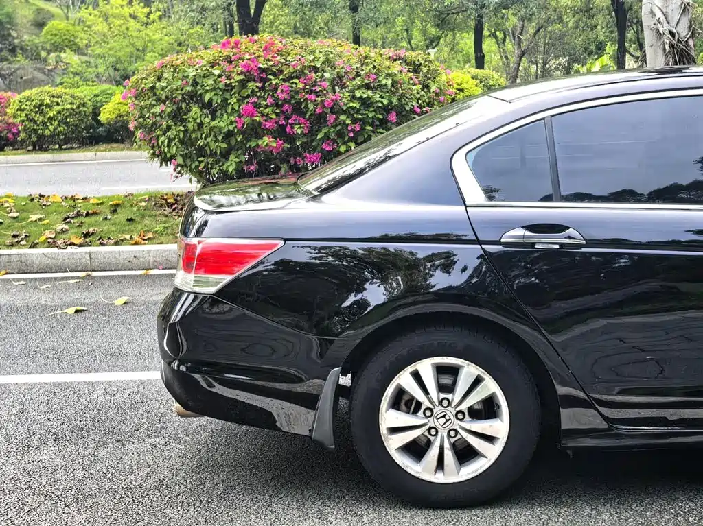 Honda Accord 2010 — фото 28