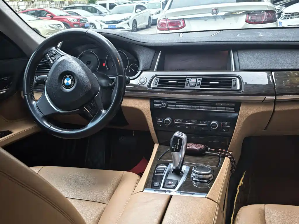 BMW 7 Series 2015 — фото 9
