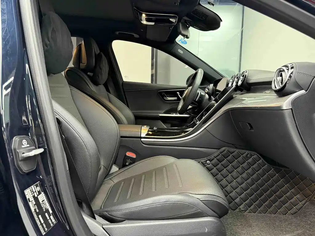 Mercedes-Benz C-Class 2024