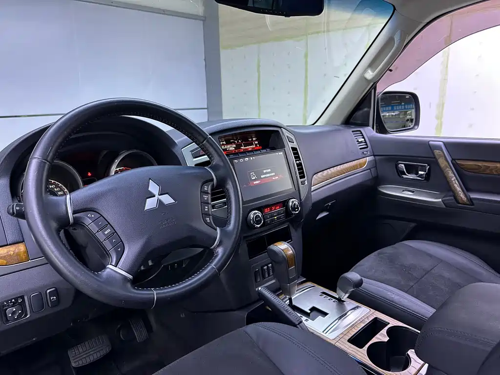 Mitsubishi Pajero 2019 — фото 10