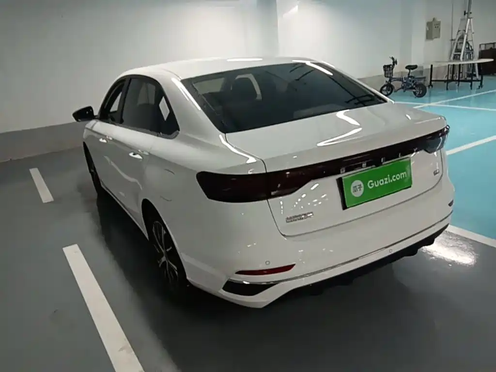 Geely Emgrand 2022