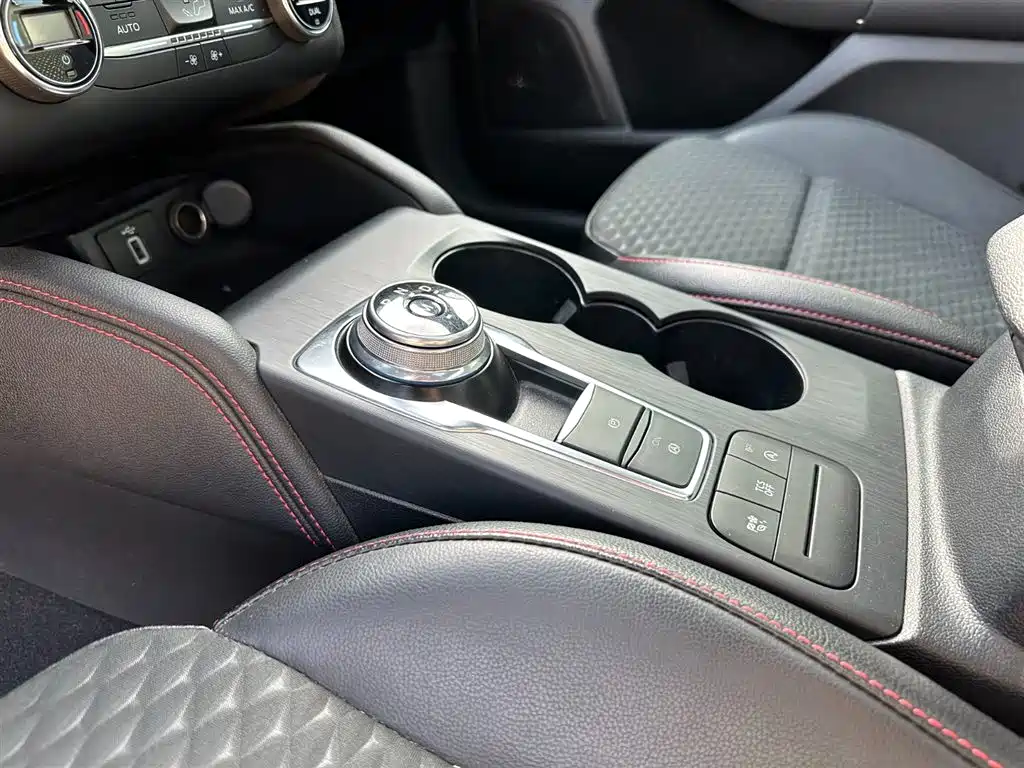 Ford Focus 2018 — фото 15