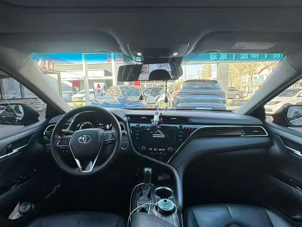 Toyota Camry 2019 — фото 4