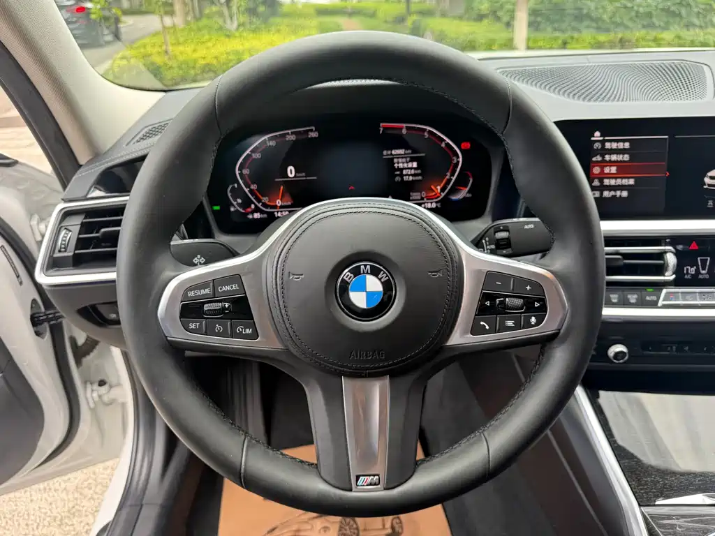 BMW 3 Series 2019 — фото 24