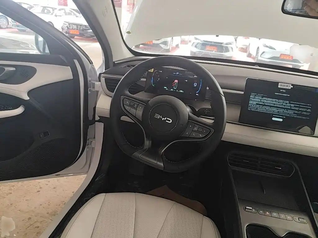 BYD Seal 05 DM-i 2026 — фото 7