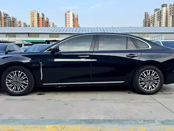 Hongqi H5 2025