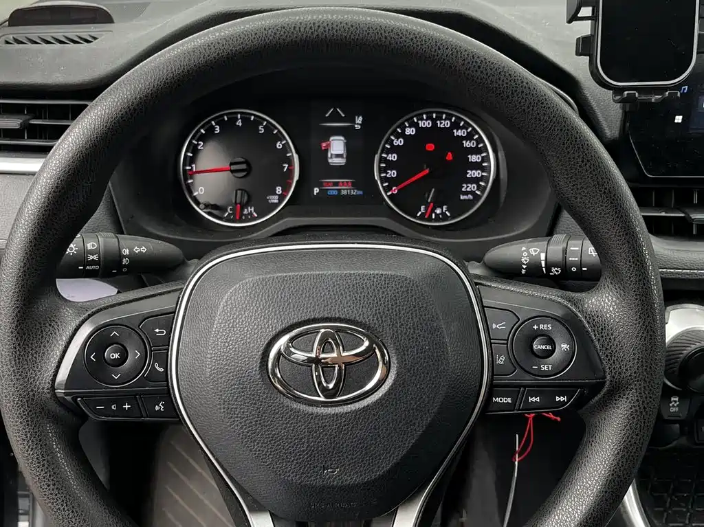 Toyota RAV4 2025 — фото 19
