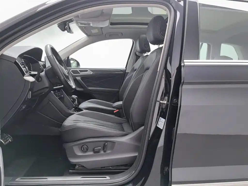 Volkswagen Tiguan L 2022 — фото 10