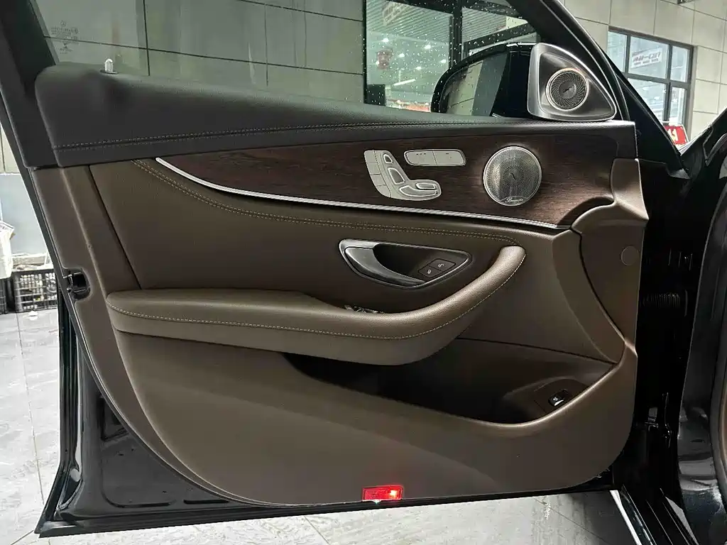Mercedes-Benz E-Class 2022 — фото 13
