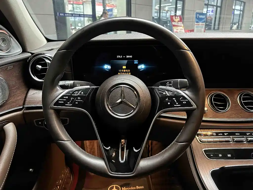 Mercedes-Benz E-Class 2022 — фото 9