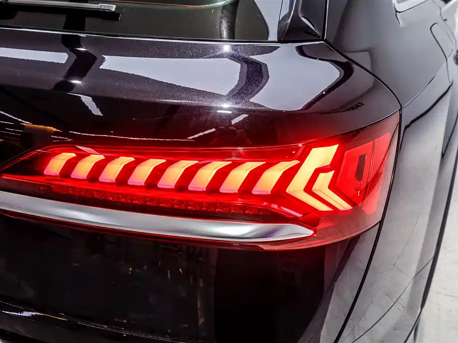 Audi Q7 2020 — фото 19