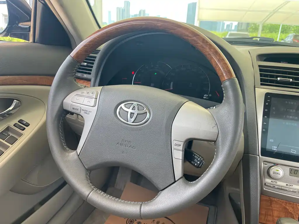 Toyota Camry 2010 — фото 10