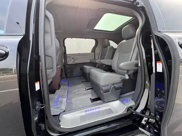 Toyota Granvia 2024