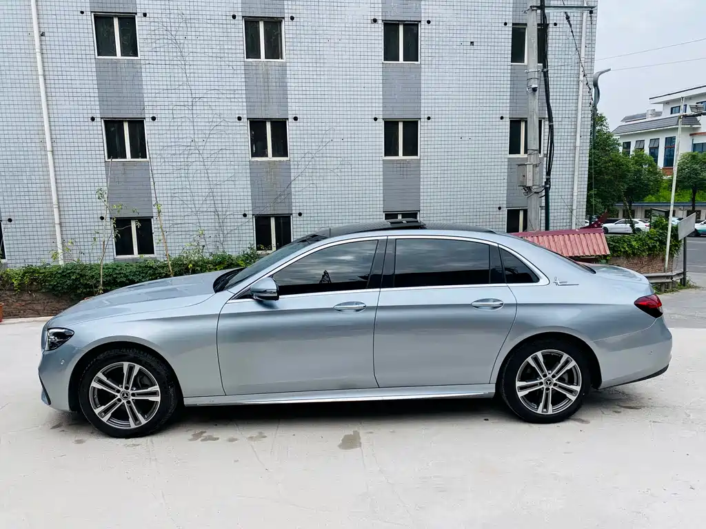Mercedes-Benz E-Class 2022 — фото 7