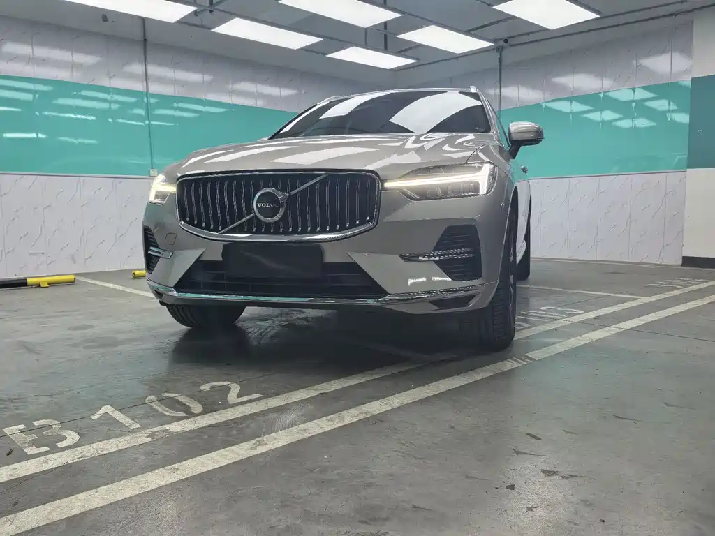 Volvo XC60 2023 — фото 2