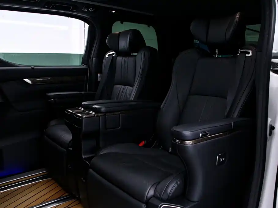 Toyota Vellfire 2020 — фото 17