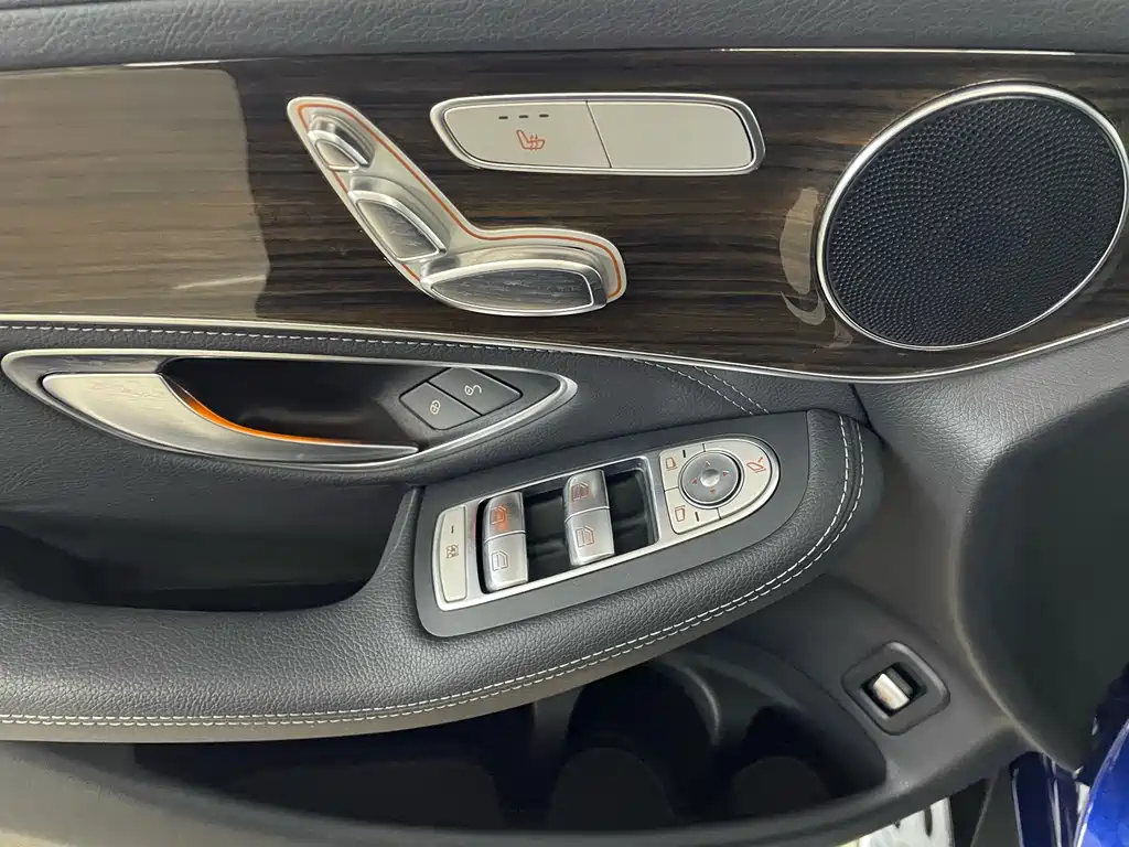 Mercedes-Benz GLC 2017 — фото 15
