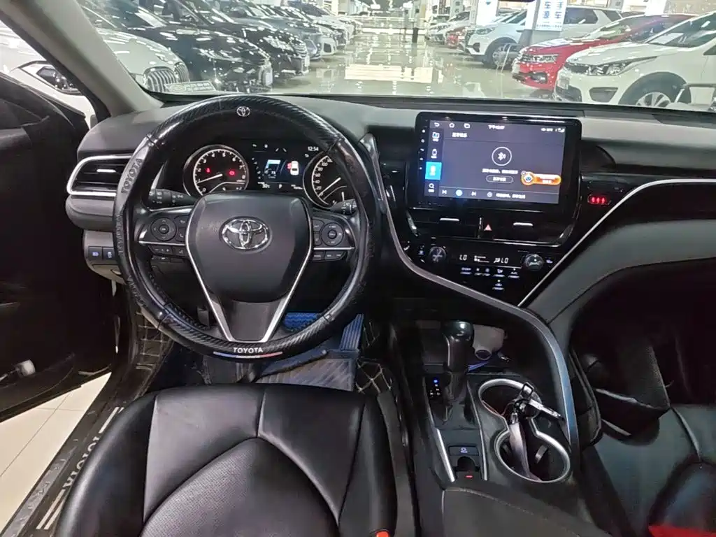 Toyota Camry 2023 — фото 13