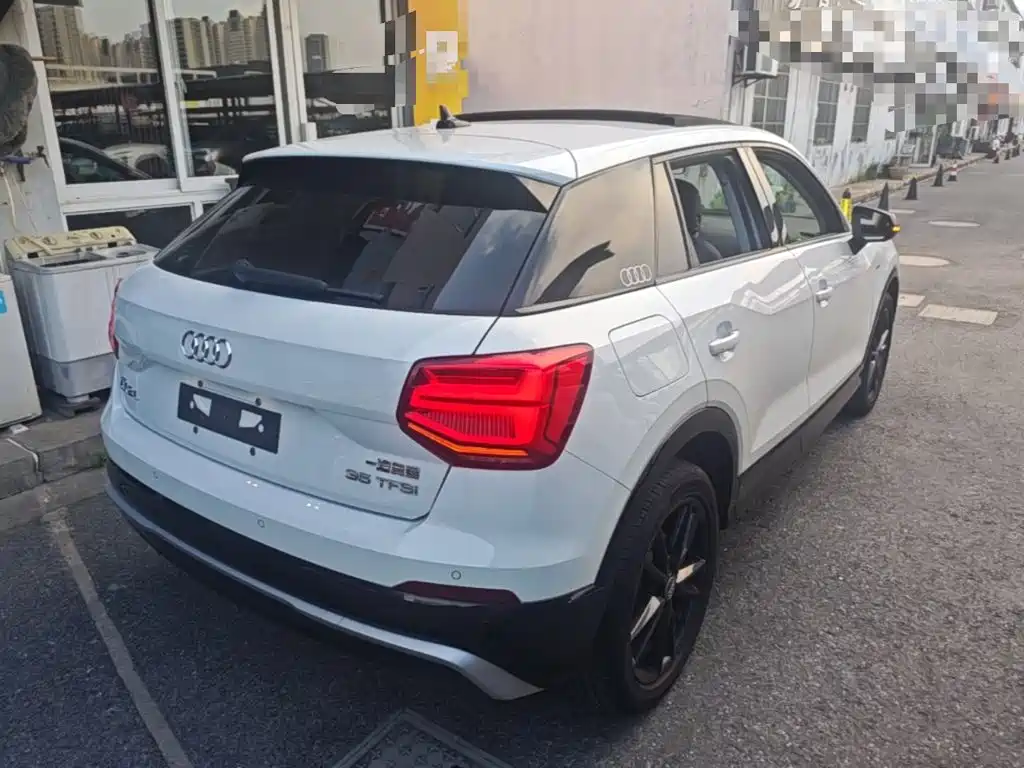 Audi Q2L 2020