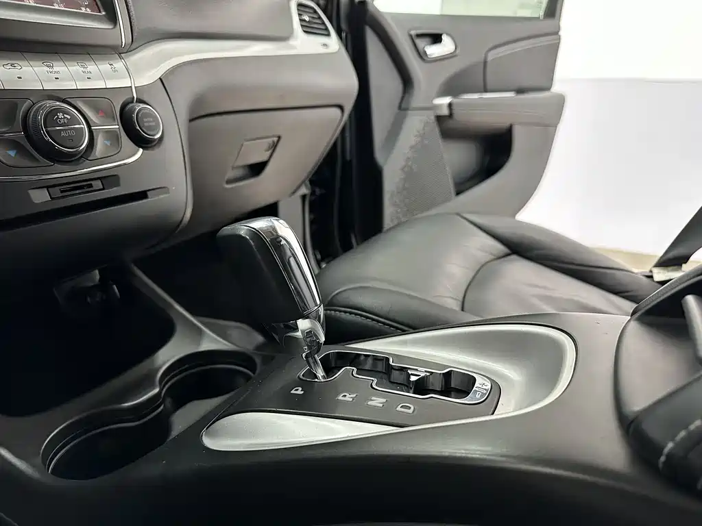 Dodge Journey 2016 — фото 17