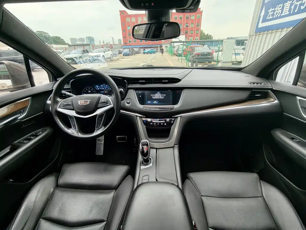 Cadillac XT5 2017 — фото 12
