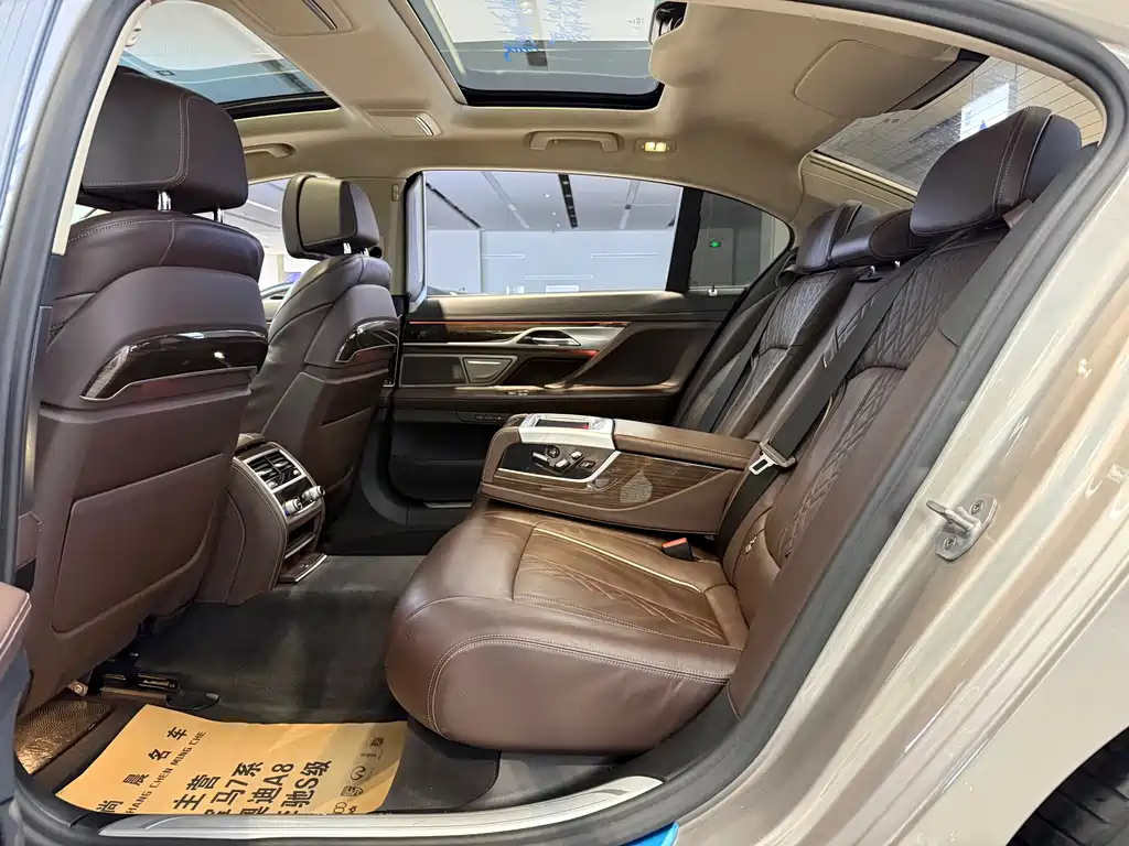 BMW 7 Series 2020 — фото 12