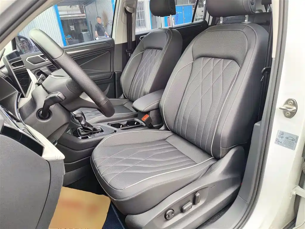 Volkswagen Tiguan L 2023 — фото 15