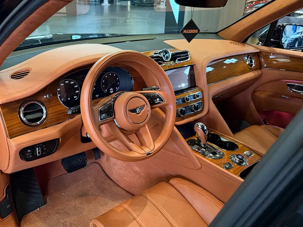 Bentley Bentayga 2021 — фото 12