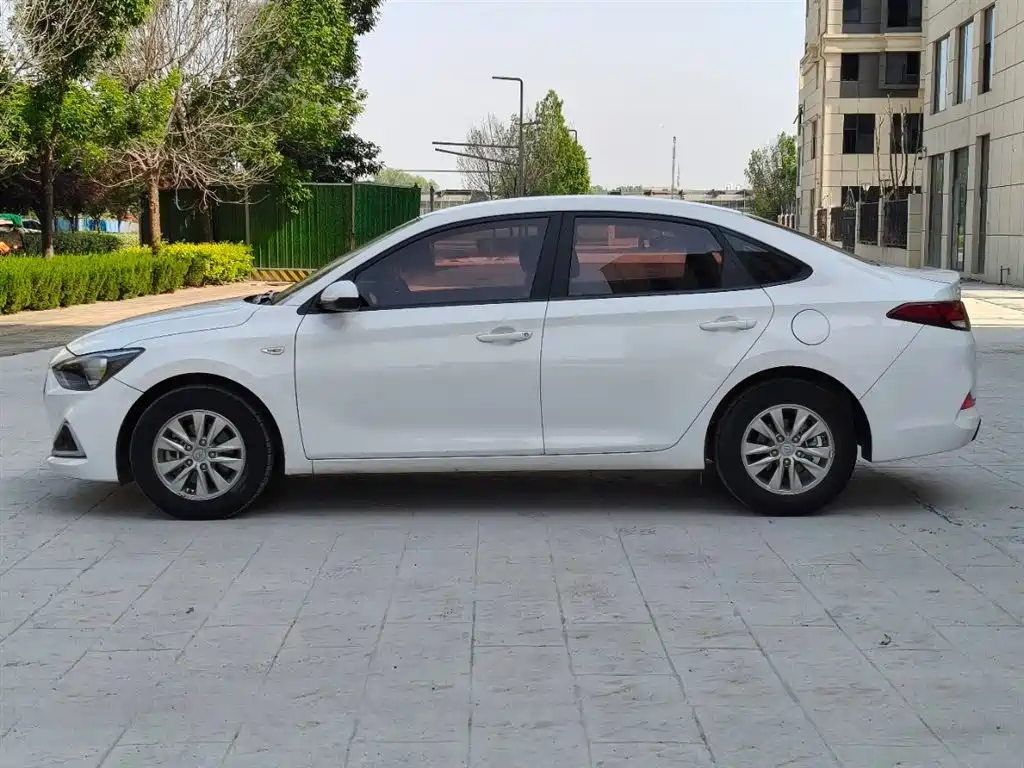 Hyundai Elantra 2019 — фото 3