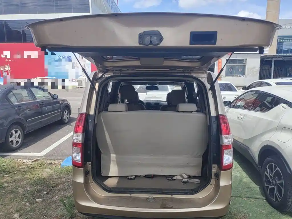 Wuling Hongguang 2015 — фото 15