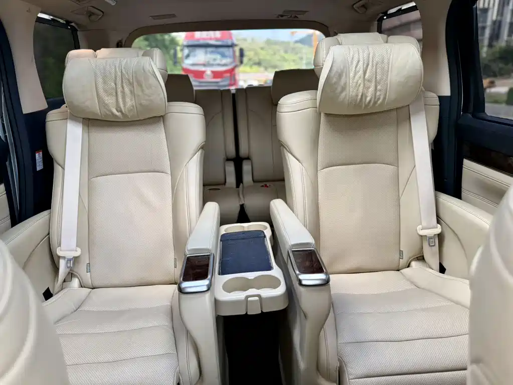 Toyota Alphard 2022 — фото 12