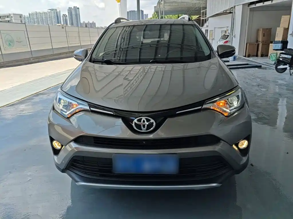 Toyota RAV4 2017 — фото 3