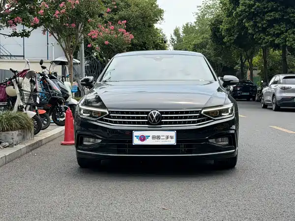 Volkswagen Magotan 2025