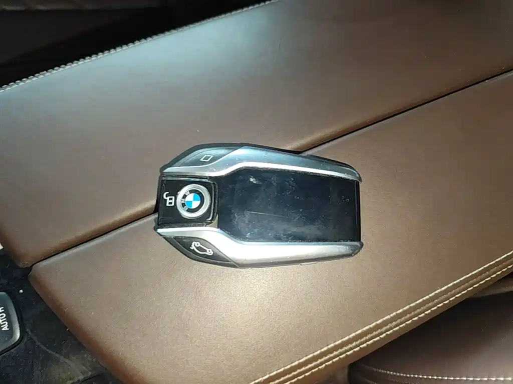 BMW 5 Series New Energy 2019 — фото 9