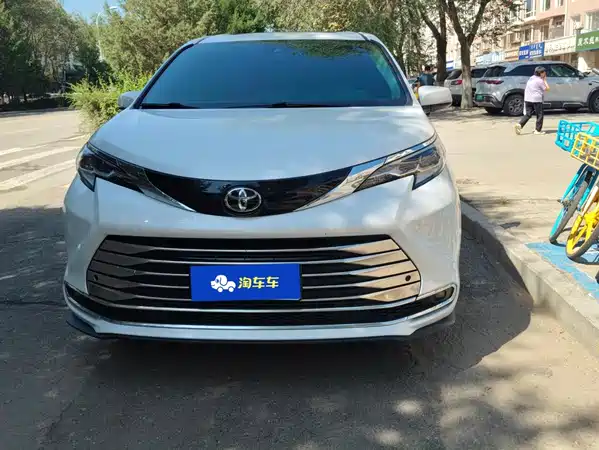 Toyota Sienna 2024