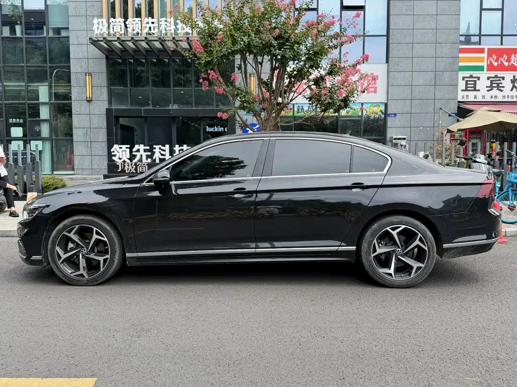 Volkswagen Magotan 2025