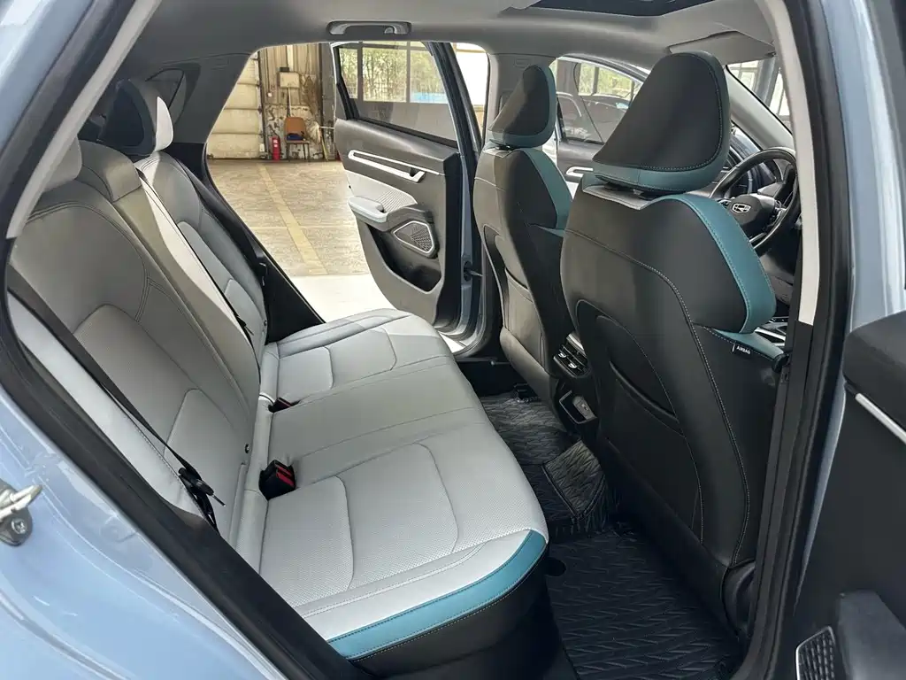 Geely Emgrand 2023 — фото 10