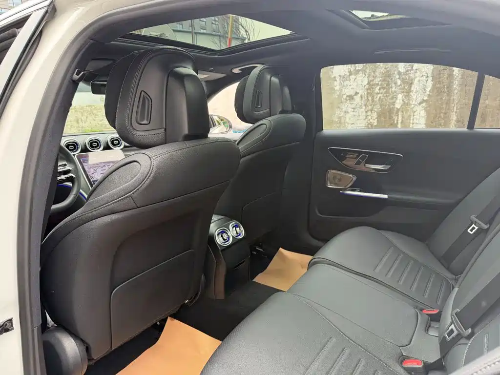 Mercedes-Benz C-Class 2023 — фото 11