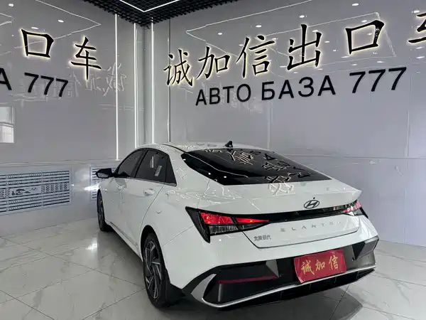 Hyundai Elantra 2024