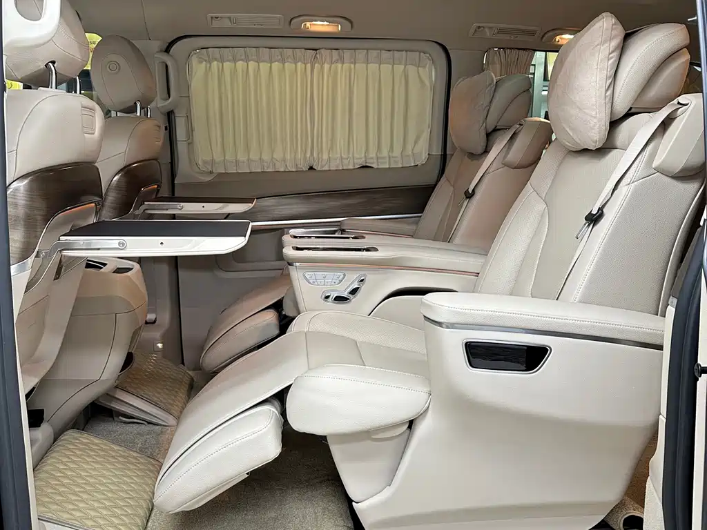 Mercedes-Benz V-Class 2023 — фото 10