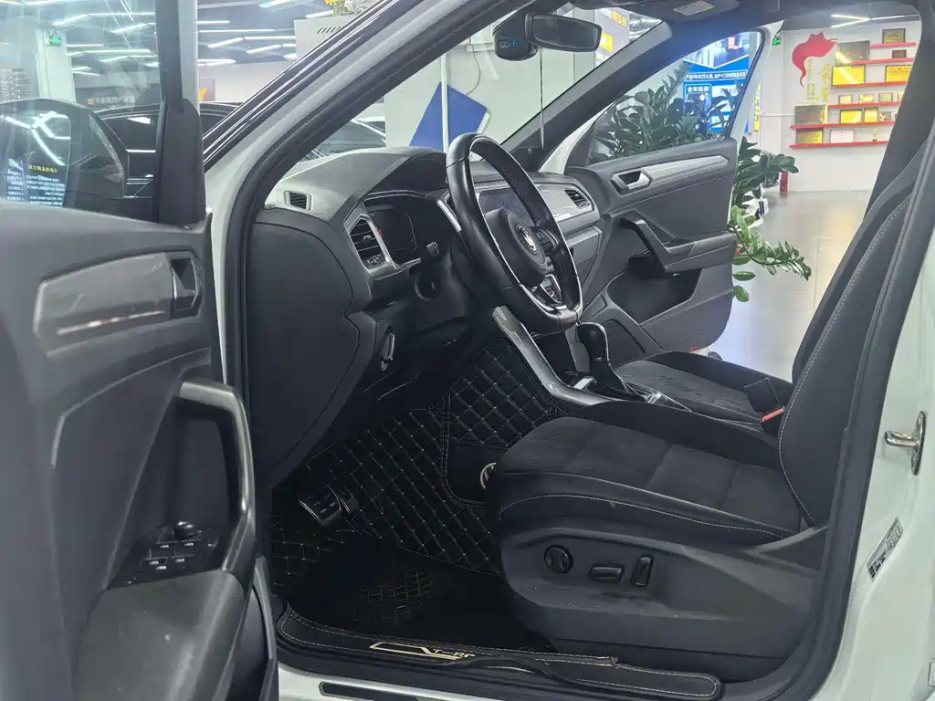 Volkswagen T-Roc 2023